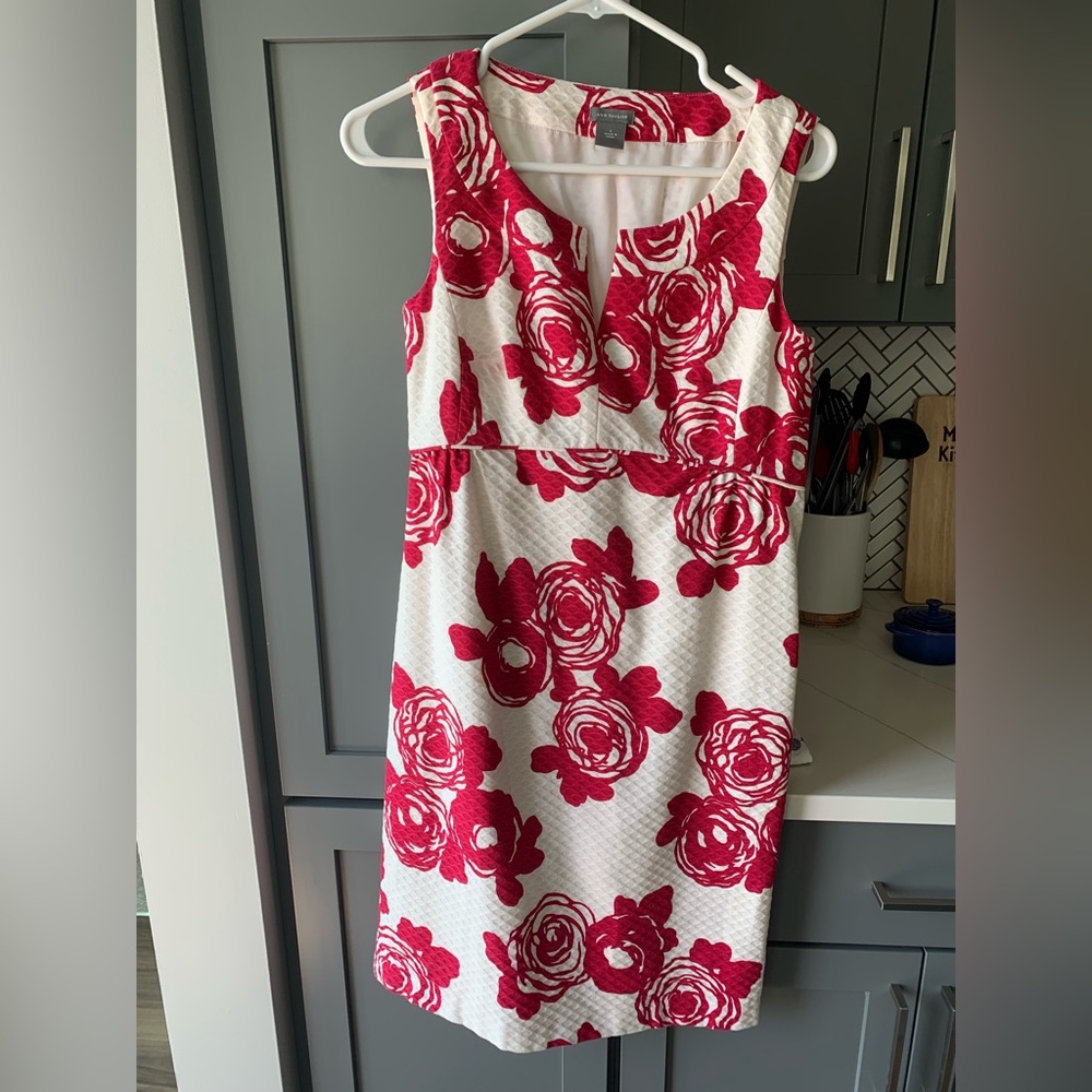 Ann Taylor summer dress. Size 2 but fits 4/6